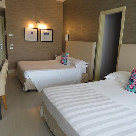Hotel Joseph مارينا دي بييتراسانْت المظهر الخارجي الصورة