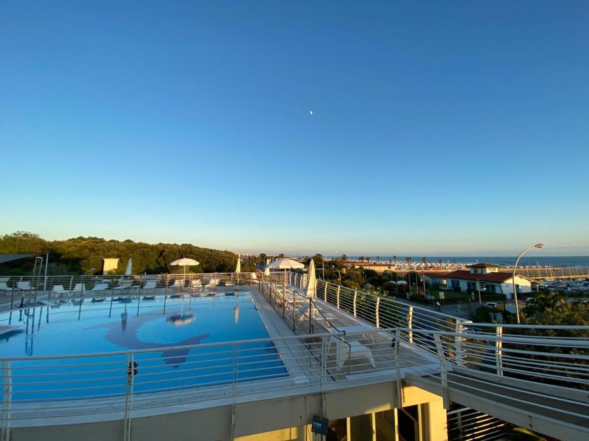 Hotel Joseph مارينا دي بييتراسانْت المظهر الخارجي الصورة