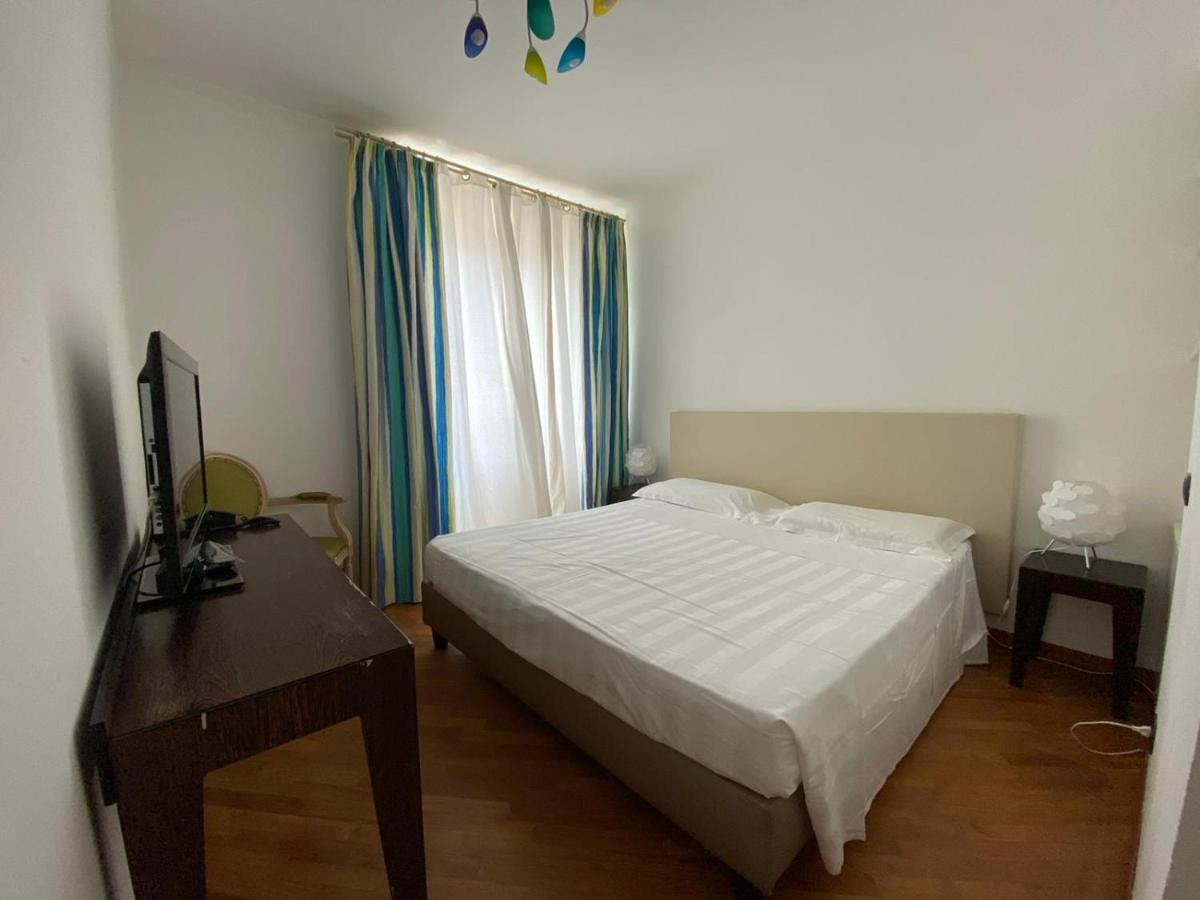 Hotel Joseph مارينا دي بييتراسانْت المظهر الخارجي الصورة