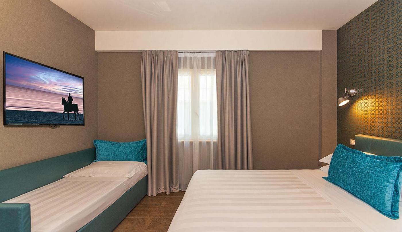 Hotel Joseph مارينا دي بييتراسانْت المظهر الخارجي الصورة