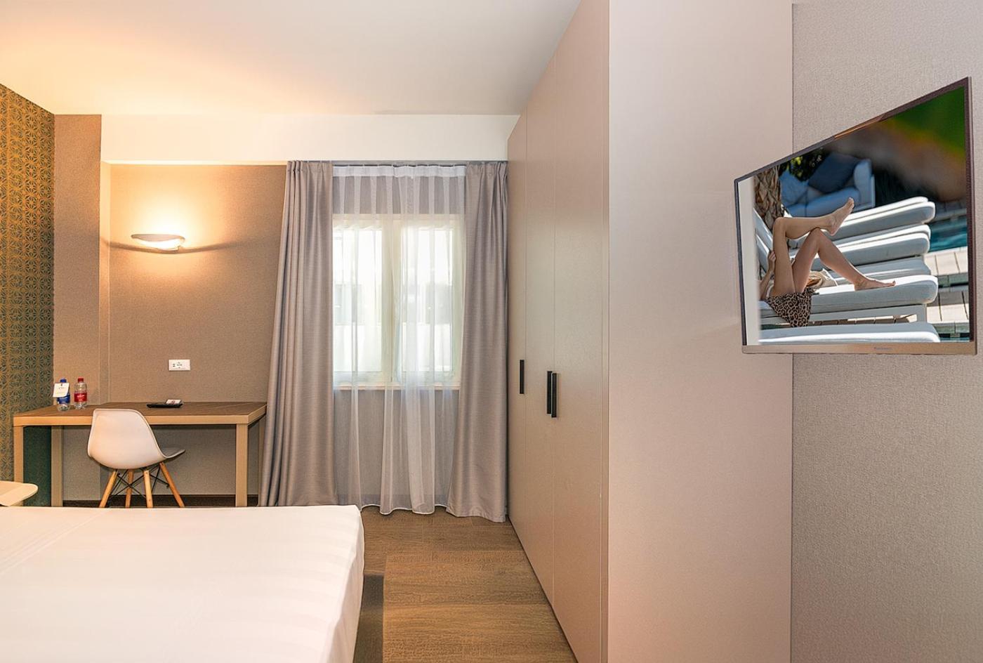 Hotel Joseph مارينا دي بييتراسانْت المظهر الخارجي الصورة