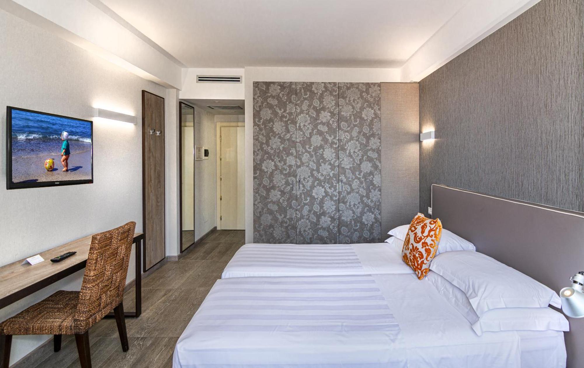 Hotel Joseph مارينا دي بييتراسانْت المظهر الخارجي الصورة