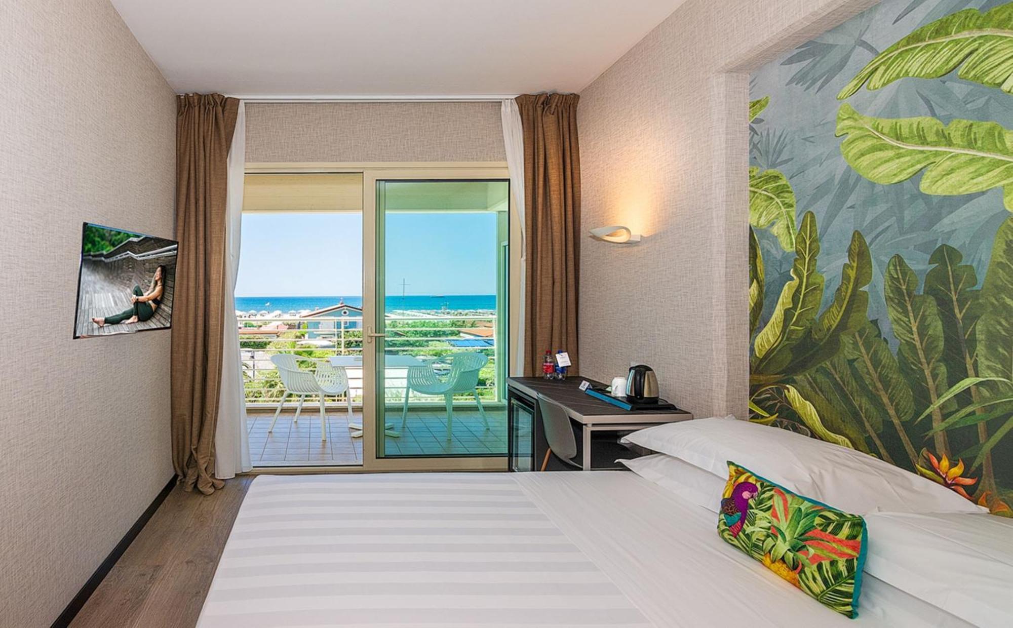 Hotel Joseph مارينا دي بييتراسانْت المظهر الخارجي الصورة