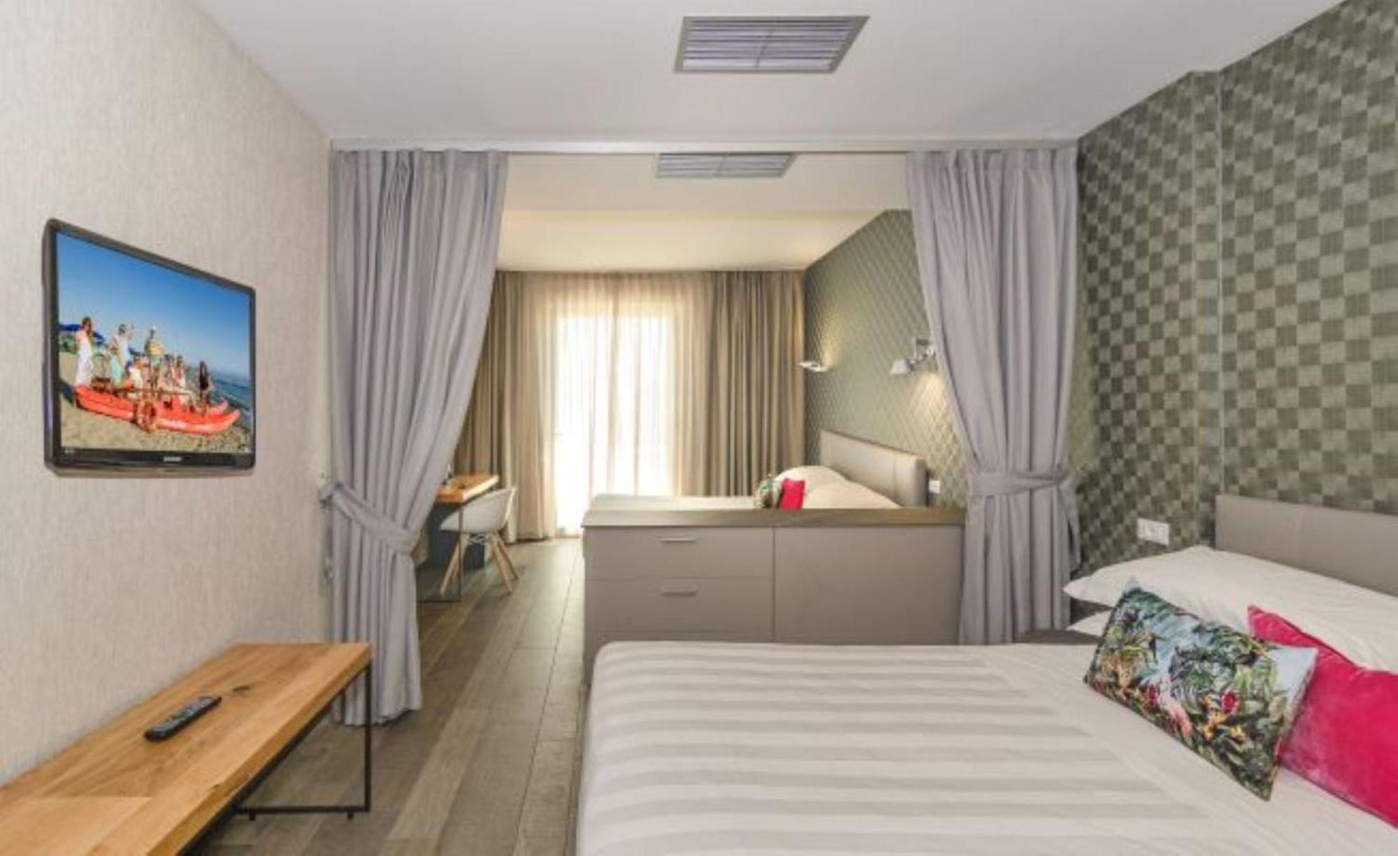 Hotel Joseph مارينا دي بييتراسانْت المظهر الخارجي الصورة