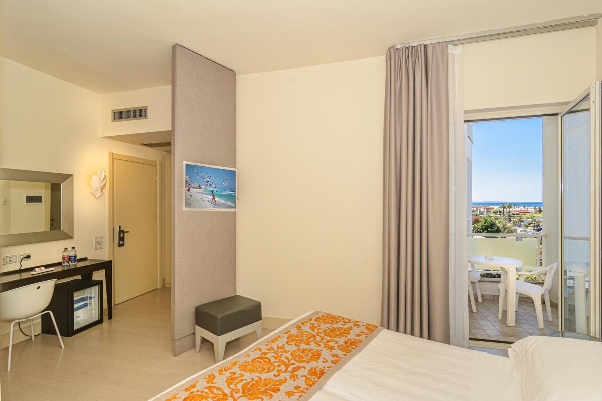 Hotel Joseph مارينا دي بييتراسانْت المظهر الخارجي الصورة