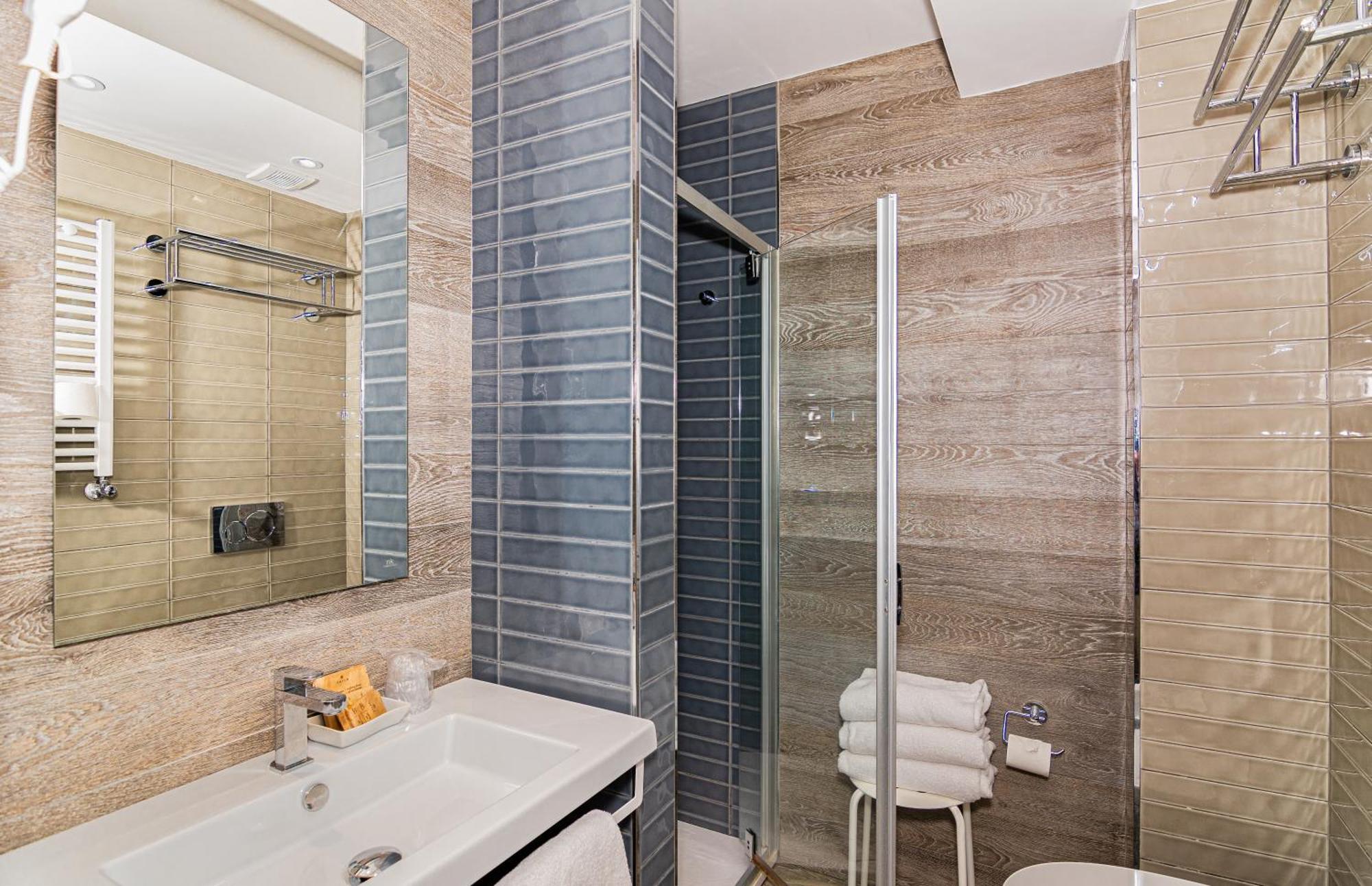 Hotel Joseph مارينا دي بييتراسانْت المظهر الخارجي الصورة