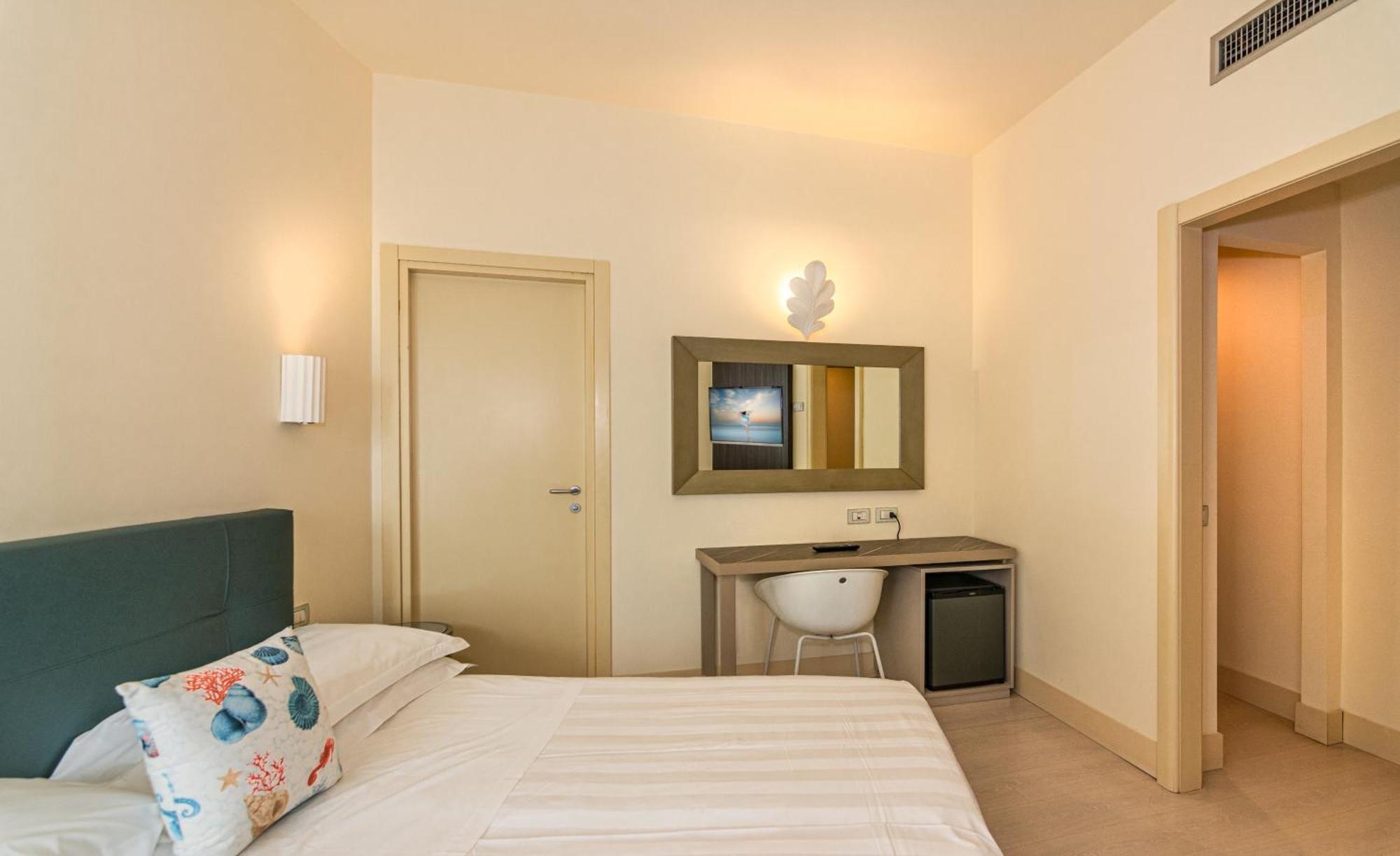 Hotel Joseph مارينا دي بييتراسانْت المظهر الخارجي الصورة