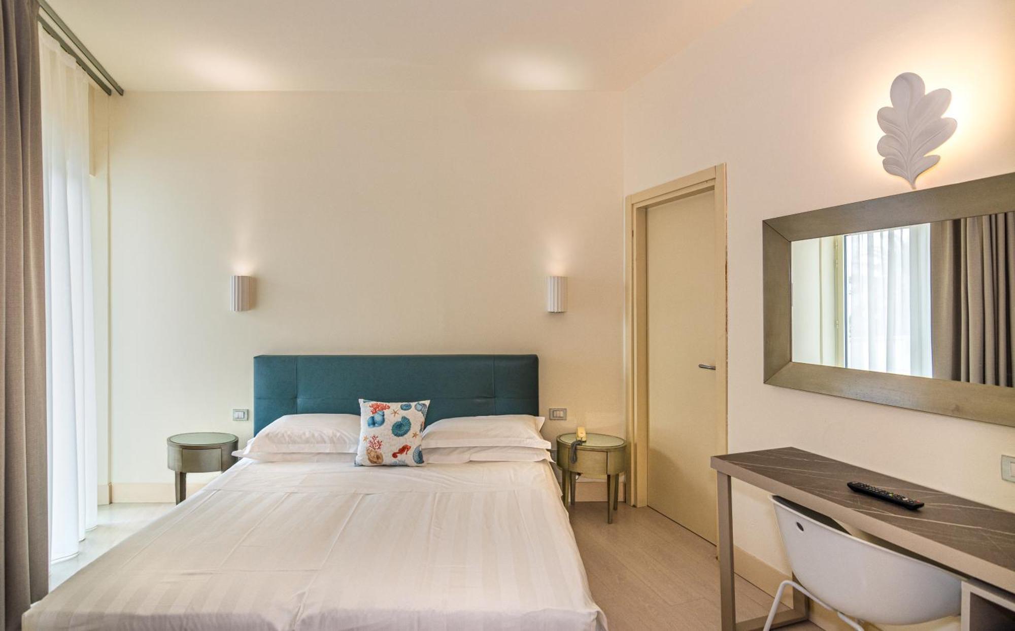 Hotel Joseph مارينا دي بييتراسانْت المظهر الخارجي الصورة