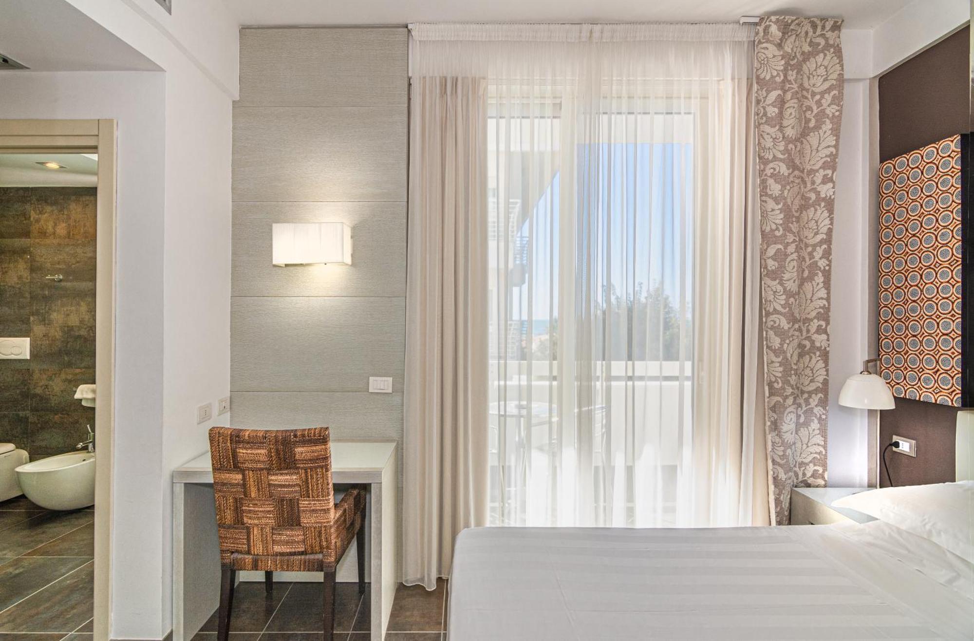 Hotel Joseph مارينا دي بييتراسانْت المظهر الخارجي الصورة
