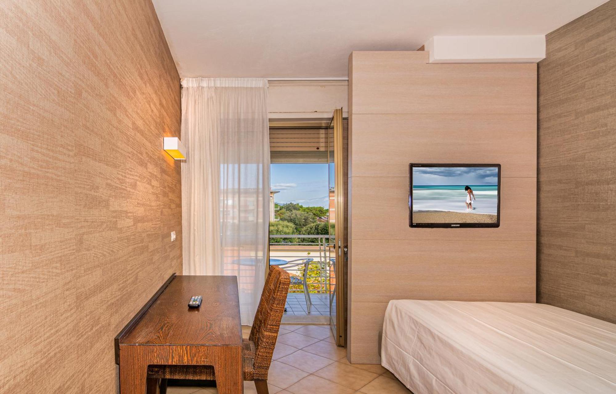 Hotel Joseph مارينا دي بييتراسانْت المظهر الخارجي الصورة