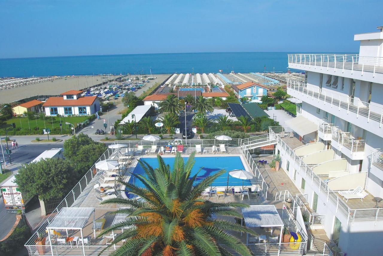 Hotel Joseph مارينا دي بييتراسانْت المظهر الخارجي الصورة