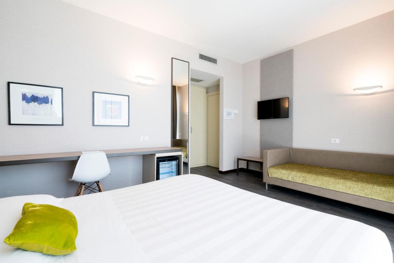 Hotel Joseph مارينا دي بييتراسانْت المظهر الخارجي الصورة